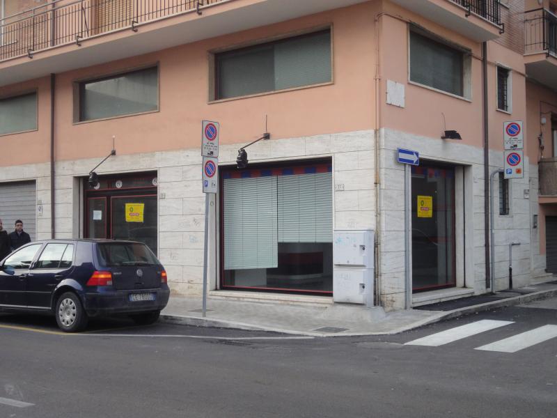 Fondo commerciale in affitto a San Benedetto Del Tronto (AP)