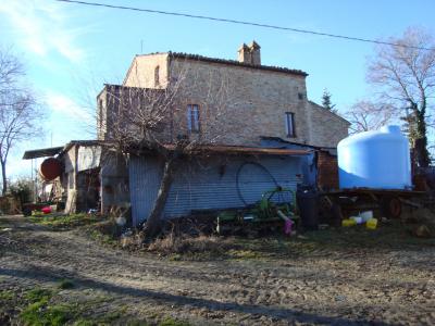 Casa singola - Casale agricolo in vendita a Montedinove