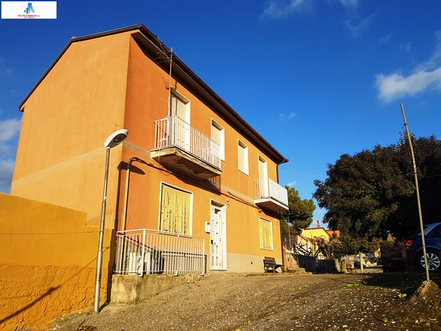 Casa semi-indipendente in vendita a Montecalvo Irpino (AV)