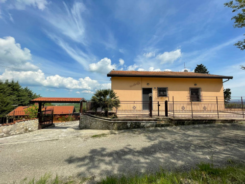 Casa singola in Vendita a Montecalvo Irpino