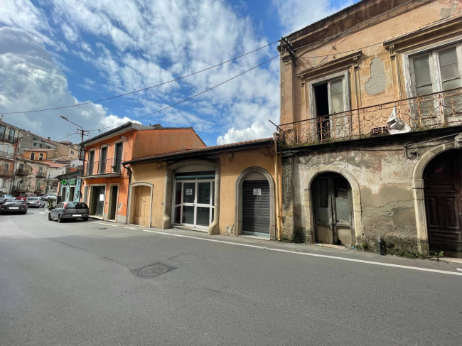 Locale commerciale in vendita a Ariano Irpino