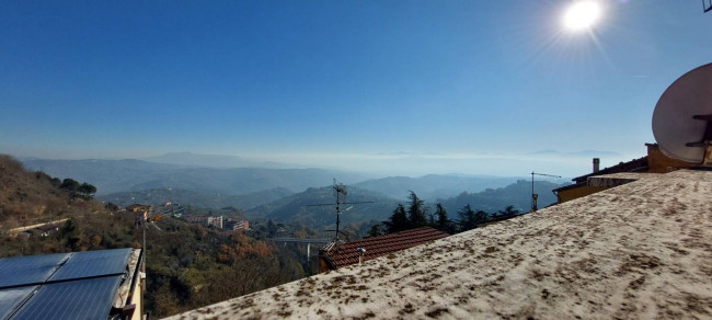 appartamento con terrazzo in vendita a Ariano Irpino