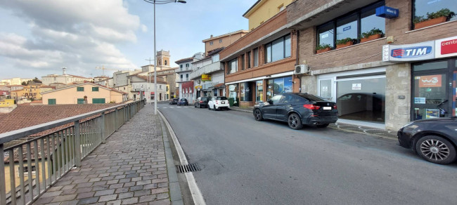 Locale commerciale in affitto/vendita a Ariano Irpino