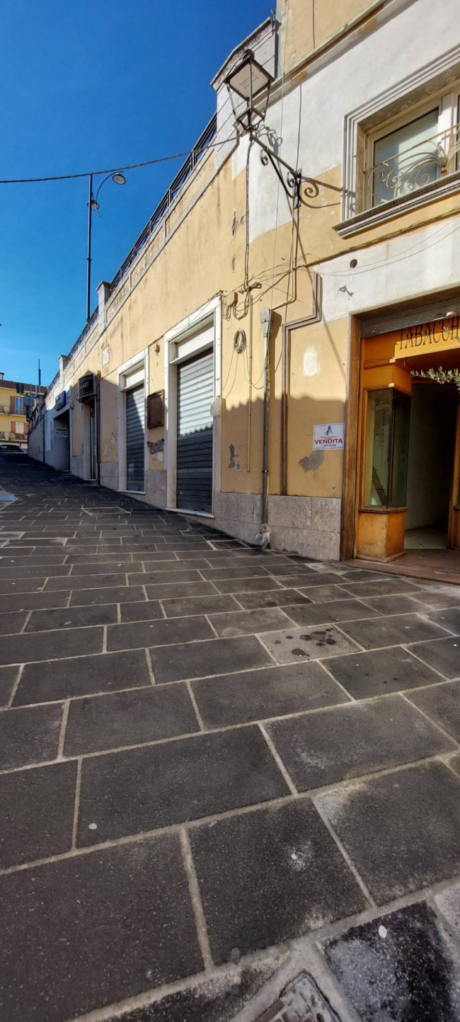 locale commerciale in vendita a Ariano Irpino