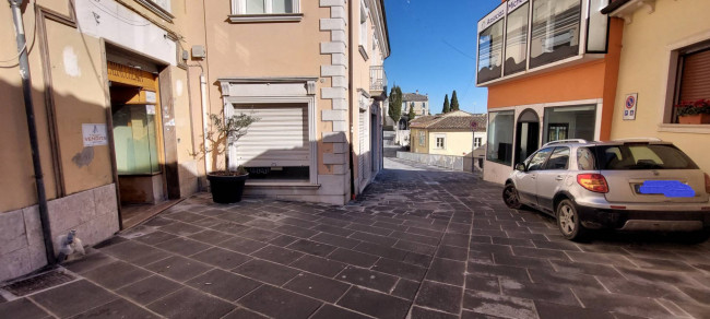 locale commerciale in vendita a Ariano Irpino