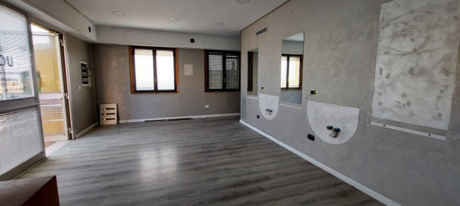 locale commerciale in affitto a Ariano Irpino