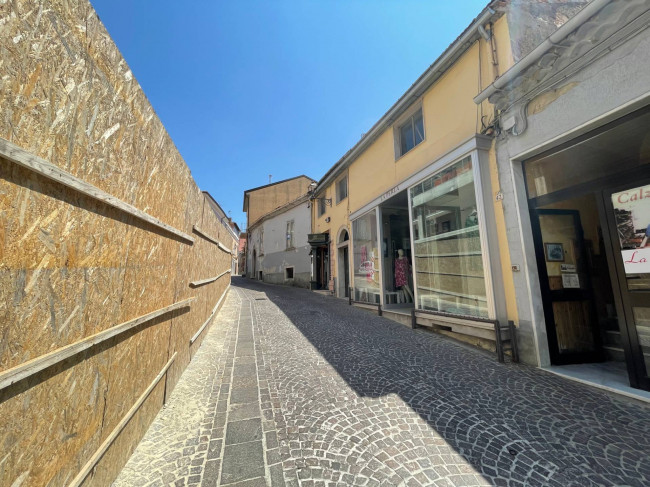 Locale commerciale in vendita a Ariano Irpino