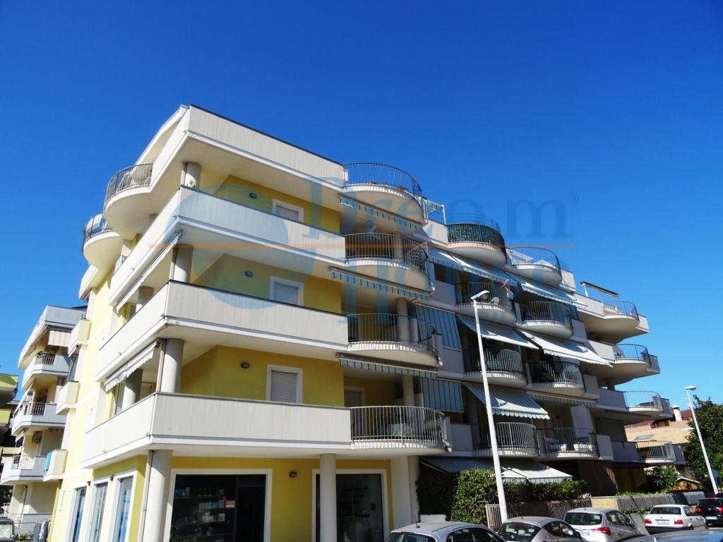 vendita appartamento alba adriatica villa fiore pinete 120000 euro 2 locali 42 mq