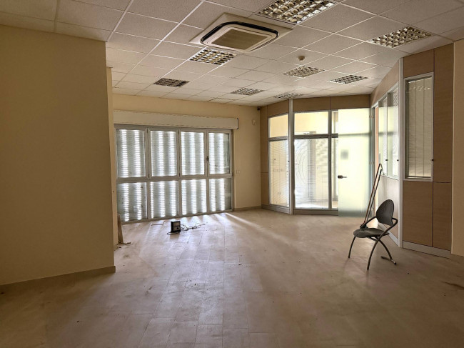 Ufficio in vendita a Notaresco
