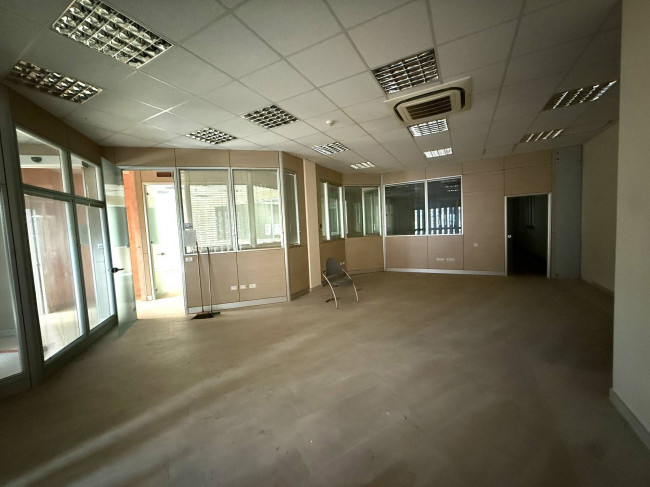 Ufficio in vendita a Notaresco