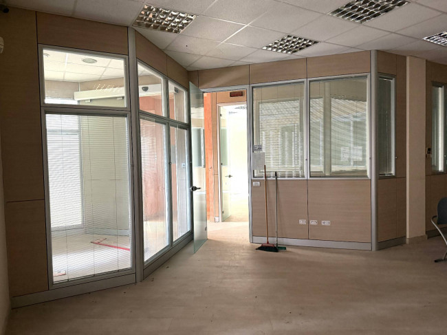 Ufficio in vendita a Notaresco