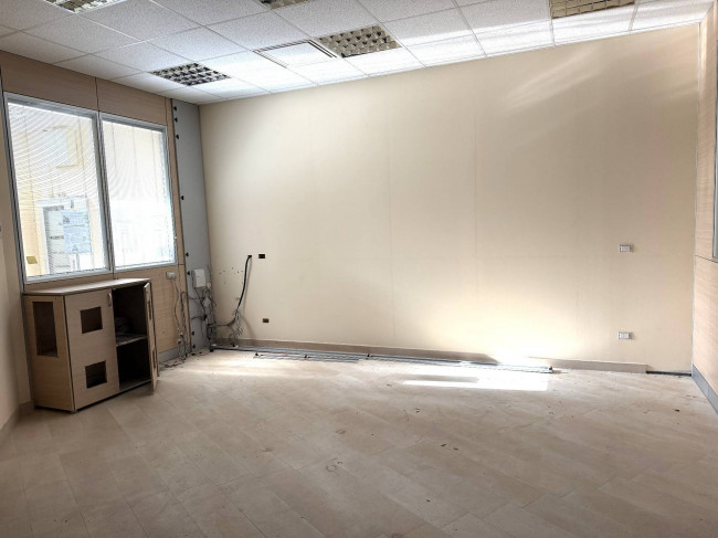 Ufficio in vendita a Notaresco