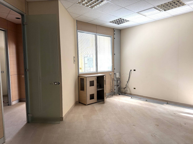 Ufficio in vendita a Notaresco