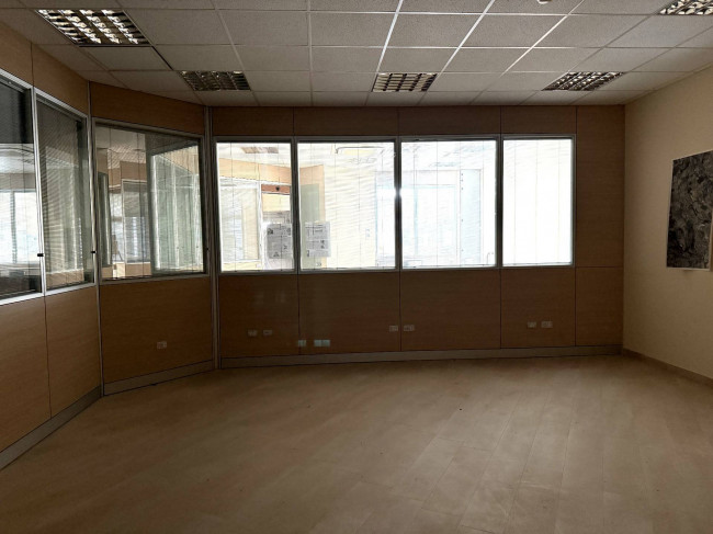 Ufficio in vendita a Notaresco