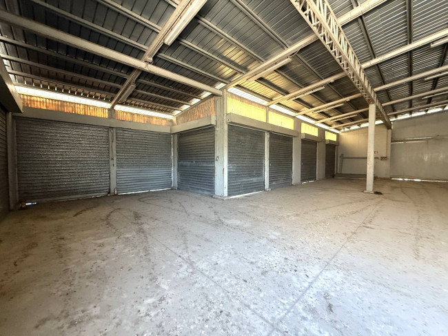 CAPANNONE in vendita a Roseto degli Abruzzi