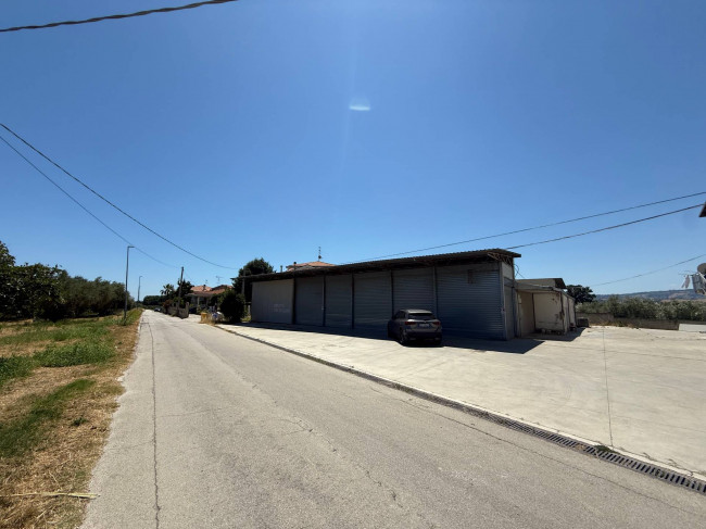 CAPANNONE in vendita a Roseto degli Abruzzi