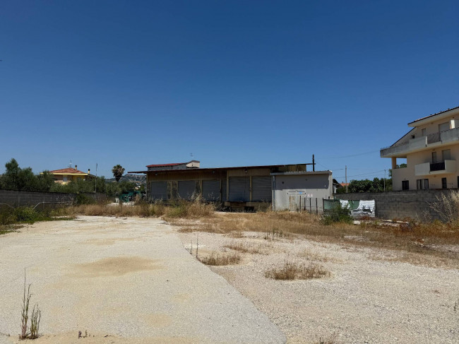 CAPANNONE in vendita a Roseto degli Abruzzi