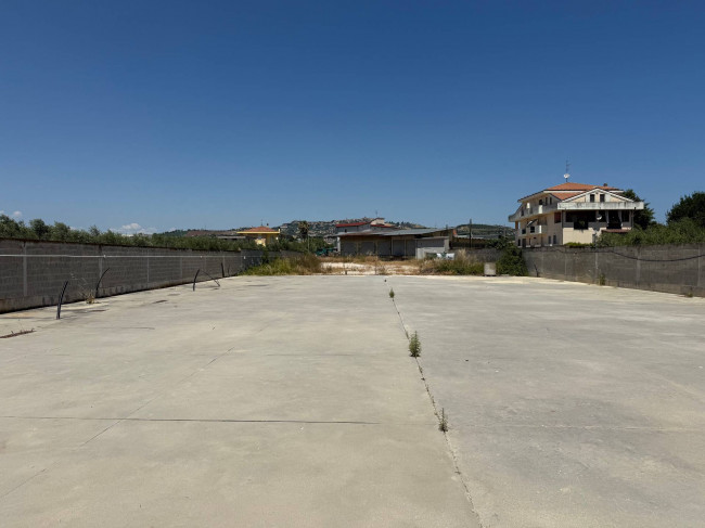 CAPANNONE in vendita a Roseto degli Abruzzi