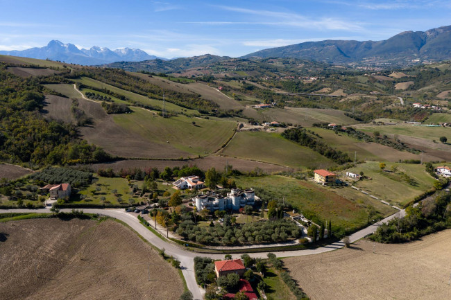 Casa singola/ Villa in vendita a Campli