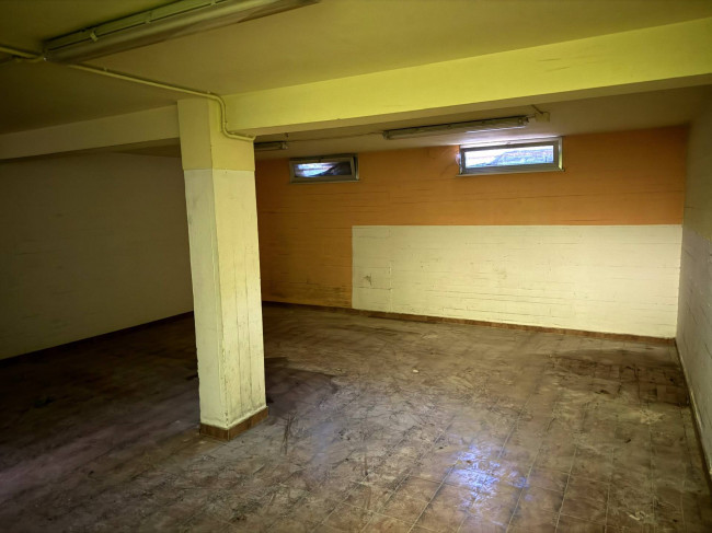 Locale Commerciale in vendita a Alba Adriatica