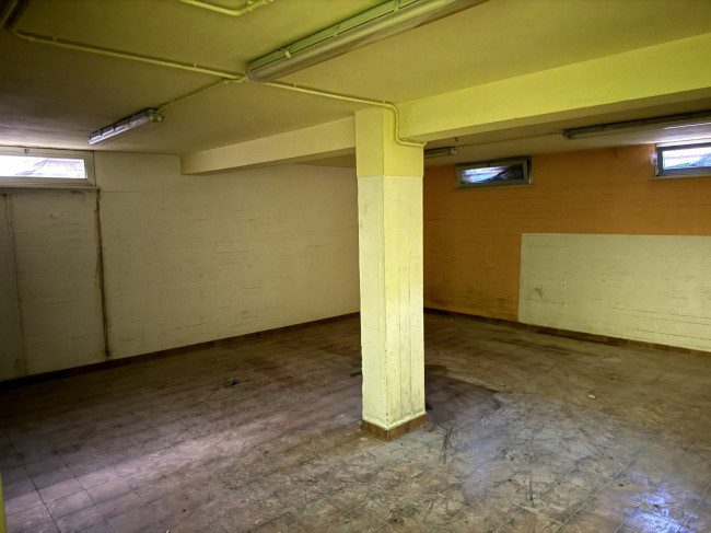 Locale Commerciale in vendita a Alba Adriatica