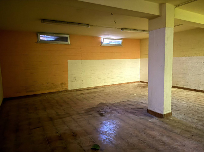 Locale Commerciale in vendita a Alba Adriatica