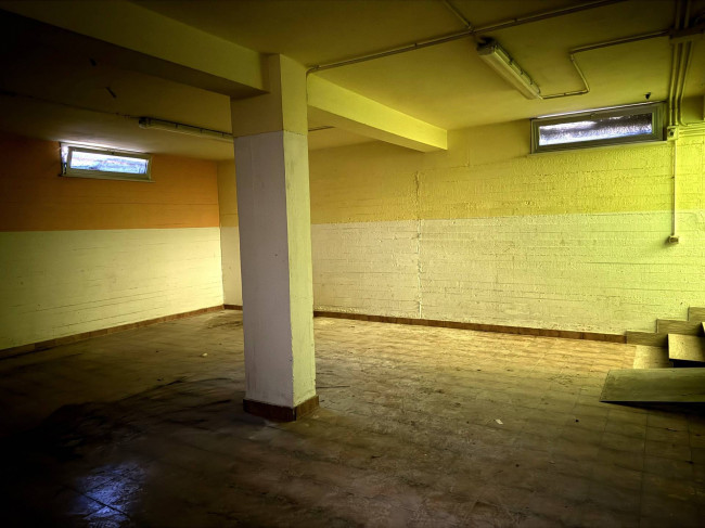 Locale Commerciale in vendita a Alba Adriatica