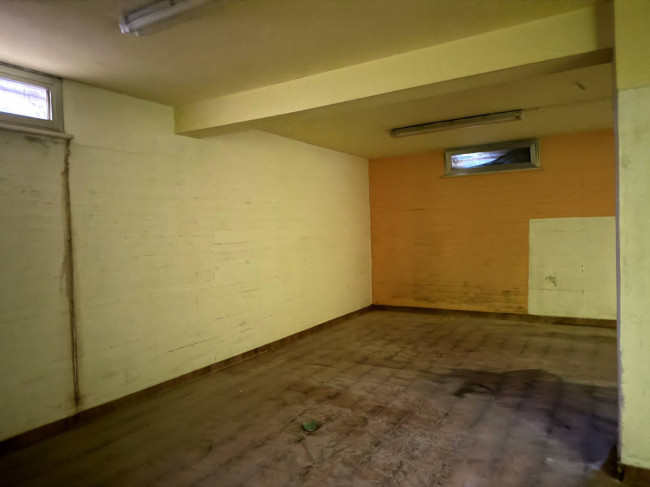 Locale Commerciale in vendita a Alba Adriatica