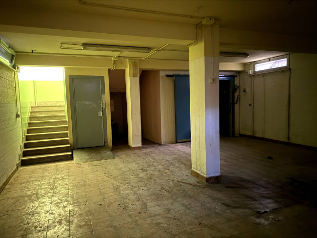 Locale Commerciale in vendita a Alba Adriatica