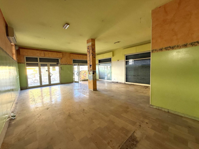 Locale Commerciale in vendita a Alba Adriatica