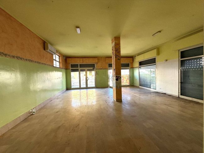 Locale Commerciale in vendita a Alba Adriatica