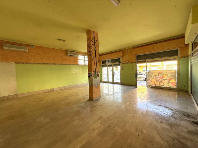 Locale Commerciale in vendita a Alba Adriatica