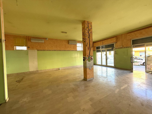 Locale Commerciale in vendita a Alba Adriatica