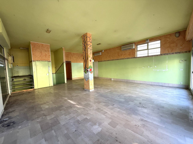 Locale Commerciale in vendita a Alba Adriatica