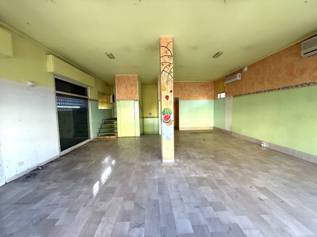 Locale Commerciale in vendita a Alba Adriatica