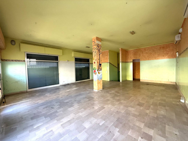 Locale Commerciale in vendita a Alba Adriatica