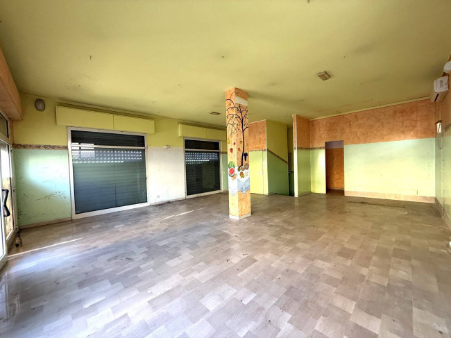 Locale Commerciale in vendita a Alba Adriatica