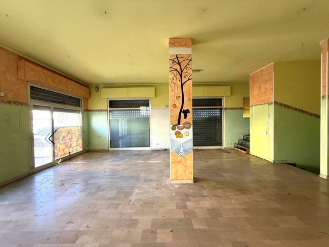 Locale Commerciale in vendita a Alba Adriatica