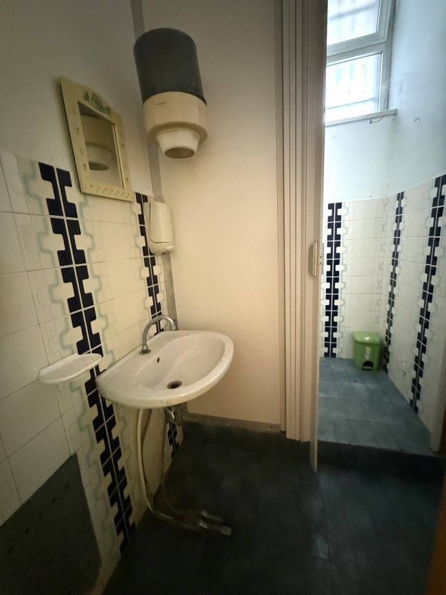 Locale Commerciale in vendita a Alba Adriatica