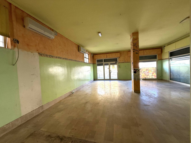 Locale Commerciale in vendita a Alba Adriatica