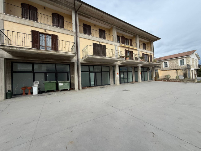 Locale Commerciale in vendita a Santa Vittoria in Matenano