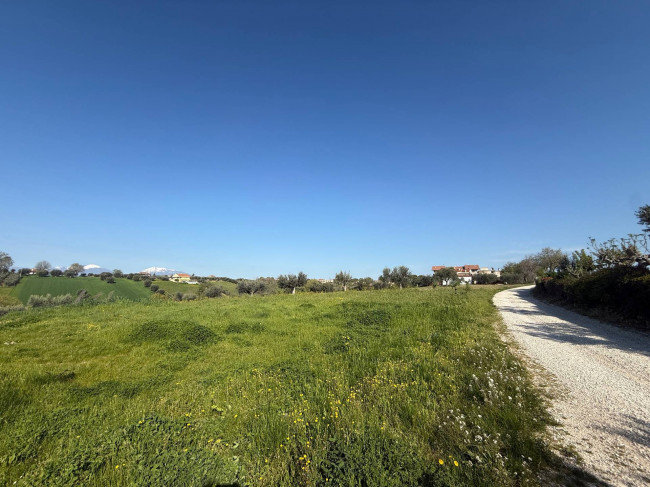 Terreno edificabile in vendita a Mosciano Sant'Angelo