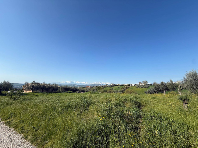 Terreno edificabile in vendita a Mosciano Sant'Angelo
