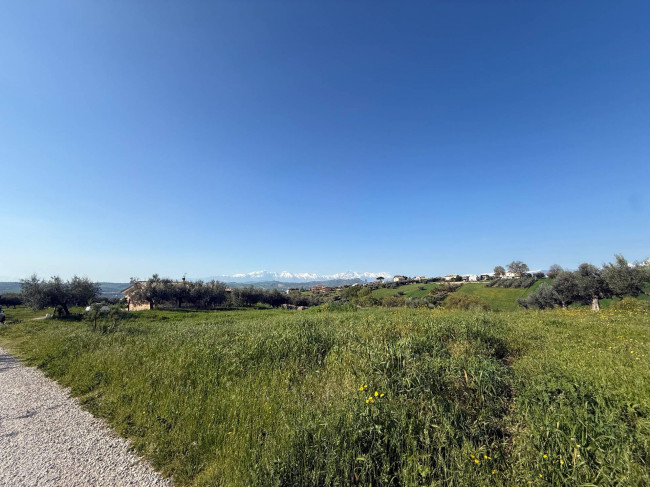 Terreno edificabile in vendita a Mosciano Sant'Angelo