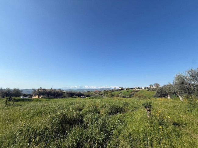 Terreno edificabile in vendita a Mosciano Sant'Angelo