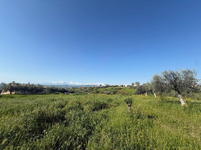 Terreno edificabile in vendita a Mosciano Sant'Angelo