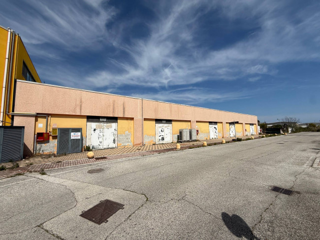 Locale Commerciale in vendita a Martinsicuro