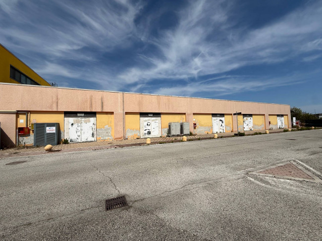 Locale Commerciale in vendita a Martinsicuro