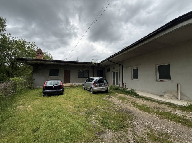 Opificio in vendita a Teramo