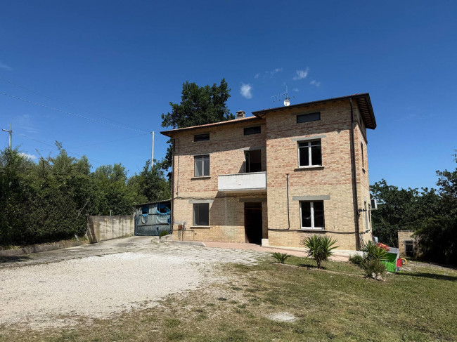 Casa singola/ Villa in vendita a Controguerra